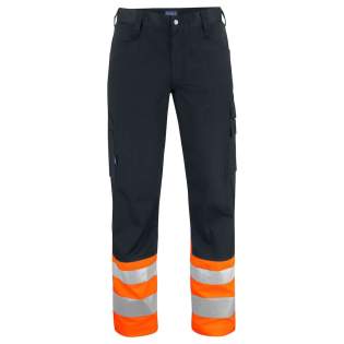 • broek in easycare materiaal van polyester/katoen dat zorgt voor een goed behoud van vorm en kleur<br />• ruime voor- en zijzakken<br />• twee achterzakken met klep<br />• beenzak met klep en duimstokzak<br />• de maten C42-C64 kunnen verlengd worden met 5 cm (extra zoom) • broek in easycare materiaal van polyester/katoen dat zorgt voor een goed behoud van vorm en kleur<br />• ruime voor- en zijzakken<br />• twee achterzakken met klep<br />• beenzak met klep en duimstokzak<br />• de maten C42-C64 kunnen verlengd worden met 5 cm (extra zoom)