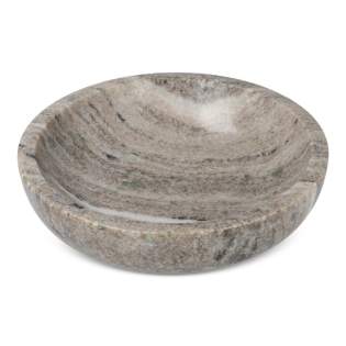 Le bol Sagaform Sten est à la fois élégant et polyvalent, parfait pour une variété d'utilisations. Axé sur la durabilité et l'élégance, ce bol constitue un élément décoratif pratique sur votre table et est idéal pour servir des noix ou des en-cas. Sa taille compacte et sa conception robuste garantissent que ce produit durera des générations. Fabriqué en marbre travertin beige, chaque bol présente une couleur et un motif uniques, ce qui en fait un élément esthétiquement plaisant. Conçu par Studio Sagaform, ce bol est présenté dans un magnifique coffret cadeau. Un bel ajout à toute cuisine ! Le bol Sagaform Sten est à la fois élégant et polyvalent, parfait pour une variété d'utilisations. Axé sur la durabilité et l'élégance, ce bol constitue un élément décoratif pratique sur votre table et est idéal pour servir des noix ou des en-cas. Sa taille compacte et sa conception robuste garantissent que ce produit durera des générations. Fabriqué en marbre travertin beige, chaque bol présente une couleur et un motif uniques, ce qui en fait un élément esthétiquement plaisant. Conçu par Studio Sagaform, ce bol est présenté dans un magnifique coffret cadeau. Un bel ajout à toute cuisine !
