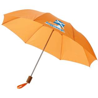 Leicht zu verstauen, das ist der Oho 20" Regenschirm auf jeden Fall. Der Schirm ist faltbar und wird mit einer Tasche geliefert, die den Artikel bei der Aufbewahrung schützt. Dieser preisgünstige Regenschirm hat ein Metallgestell und einen kleinen, leichten Griff, der gut in jede Hand passt. Dank seiner Größe passt er im zusammengeklappten Zustand perfekt in eine (Hand-)Tasche. Der Oho-Regenschirm ist aus strapazierfähigem Polyester gefertigt, eignet sich für verschiedene Werbeanbringungsoptionen und ist in verschiedenen Farben erhältlich.