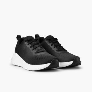 Maak kennis met onze nieuwste toevoeging aan de Essentials collectie: de Flex sneakers. Deze sneakers zijn de perfecte metgezellen om jouw alledaagse actieve ervaring te verhogen. Met een speciale tussenzool gemaakt van Px-foam biedt onze groene technologie ongeëvenaarde flexibiliteit, ondersteuning en comfort. De zool is zo vervaardigd zodat hij (of 'zodat deze') de natuurlijke vorm van je voet respecteert, de technische mesh biedt een ademend vermogen en is gemaakt uit 75% gerecycleerde polyester. De sneakers is verpakt in een gerecyclede kartonnen doos.