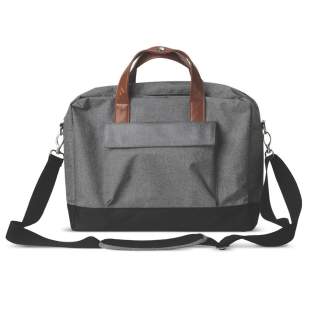 Ce sac pour ordinateur Brixton est une sacoche design Toppoint. Ce sac moderne offre beaucoup d'espace de rangement pour vos appareils. La conception robuste offre aussi une protection optimale. Fabriqué en polyester 300D. Ce sac pour ordinateur Brixton est une sacoche design Toppoint. Ce sac moderne offre beaucoup d'espace de rangement pour vos appareils. La conception robuste offre aussi une protection optimale. Fabriqué en polyester 300D.