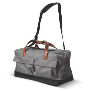 Die Brixton Tasche ist ideal geeignet für einen Wochenendausflug. Die Tasche hat mehrere Taschen, die es einfacher machen, Sachen zu organisieren. Mit einem verstärkten Boden, zwei Fächer auf der Vorderseite mit Magnetschnappverschluss und das Hauptfach mit Reißverschluss, sowie einem verstellbaren Schultergurt. Die Brixton Tasche ist ideal geeignet für einen Wochenendausflug. Die Tasche hat mehrere Taschen, die es einfacher machen, Sachen zu organisieren. Mit einem verstärkten Boden, zwei Fächer auf der Vorderseite mit Magnetschnappverschluss und das Hauptfach mit Reißverschluss, sowie einem verstellbaren Schultergurt.