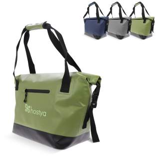 Voici notre sac isotherme imperméable Adventure ! Gardez vos rafraîchissements au frais lors de toutes vos sorties. Qu'il s'agisse d'une randonnée, d'une journée à la plage ou d'un pique-nique, restez au frais et rafraîchi. Durable et prêt pour l'ave...