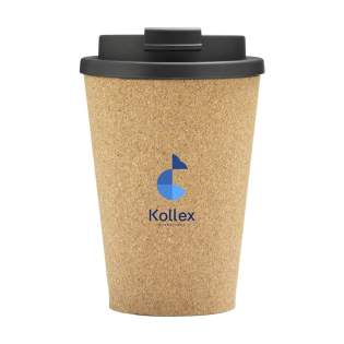 WoW! Natürlicher und wiederverwendbarer Kaffeebecher-to-go aus Kork der sowohl biologisch abbaubar als auch erneuerbar ist. Das Innere des Bechers besteht aus einem kompostierbaren Material namens Polylactid (PLA). Die beiden werden mit einer patentierten Technik (ohne Klebstoff) miteinander verschmolzen, so dass eine Doppelwand entsteht die Ihr Getränk stundenlang warm hält. Fassungsvermögen 350 ml. PLA Polylactid oder Polymilchsäure (PLA) ist ein thermoplastischer aliphatischer Polyester, der aus erneuerbaren Ressourcen gewonnen wird. Das bedeutet, dass PLA ein biologisch abbaubares Material ist, das aus Maisstärke hergestellt wird, die von Pflanzen produziert wird - natürlich und erneuerbar. Bei der Fermentierung dieser Maisstärke entsteht Milchsäure, aus der die Fasern für die Herstellung von PLA gewonnen werden. Wird einzeln in einem Kraftkarton geliefert. WoW! Natürlicher und wiederverwendbarer Kaffeebecher-to-go aus Kork der sowohl biologisch abbaubar als auch erneuerbar ist. Das Innere des Bechers besteht aus einem kompostierbaren Material namens Polylactid (PLA). Die beiden werden mit einer patentierten Technik (ohne Klebstoff) miteinander verschmolzen, so dass eine Doppelwand entsteht die Ihr Getränk stundenlang warm hält. Fassungsvermögen 350 ml. PLA Polylactid oder Polymilchsäure (PLA) ist ein thermoplastischer aliphatischer Polyester, der aus erneuerbaren Ressourcen gewonnen wird. Das bedeutet, dass PLA ein biologisch abbaubares Material ist, das aus Maisstärke hergestellt wird, die von Pflanzen produziert wird - natürlich und erneuerbar. Bei der Fermentierung dieser Maisstärke entsteht Milchsäure, aus der die Fasern für die Herstellung von PLA gewonnen werden. Wird einzeln in einem Kraftkarton geliefert.