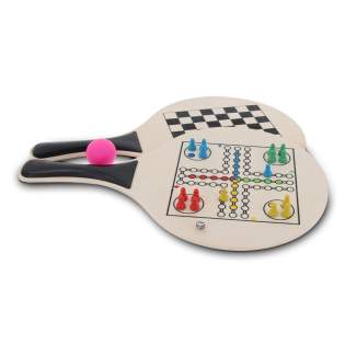 Jeu de tennis adapté pour jouer sur la plage, dans le parc ou dans le jardin. Avec ce set de tennis multifonctionnel, il y a aussi la possibilité de faire une forme de jeu plus tranquille sous forme d'échecs. Défiez maintenant vos amis dans un jeu d'esprit ou un sport actif! Jeu de tennis adapté pour jouer sur la plage, dans le parc ou dans le jardin. Avec ce set de tennis multifonctionnel, il y a aussi la possibilité de faire une forme de jeu plus tranquille sous forme d'échecs. Défiez maintenant vos amis dans un jeu d'esprit ou un sport actif!