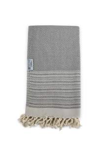 This exclusive hammam towel is ideal to give as a gift or to pamper yourself with a luxurious bathroom set. This item is available in 4 beautiful colors. Drying has never been so nice! Our hammam towels are made of the best cotton. This makes them ideal to use as, for example, a bath towel or as a sauna towel due to the high moisture absorption. The hammam towels are also widely used indoors, for example in the bathroom. Comes with matching pendant.