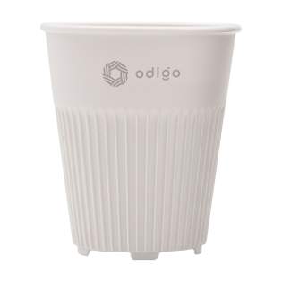 Tasse à café réutilisable de Circular&Co. Fabriqué en PP robuste et 100% recyclable. Ce gobelet empilable n'est pas seulement attrayant, son design met également l'accent sur la fonctionnalité. Les nervures dispersent la chaleur de la boisson et assurent une prise en main confortable. En outre, le gobelet est doté d'une base à séchage rapide. Excellent pour utiliser comme gobelet réutilisable standard à la machine à café. L'alternative parfaite au gobelet à café jetable. Ce gobelet dure plus de 500 cycles de lavage et est recyclable jusqu'à 6 fois. Après seulement deux utilisations, les émissions de CO2 du gobelet sont compensées par rapport à un gobelet à usage unique. En optant pour un gobelet réutilisable, des milliards de gobelets en moins finiront dans les décharges. Ce magnifique gobelet est sans danger pour les aliments, sans BPA et sans mélamine. Convient uniquement pour le lave-vaisselle dans le panier à vaisselle supérieur. Capacité de 340 ml. Tasse à café réutilisable de Circular&Co. Fabriqué en PP robuste et 100% recyclable. Ce gobelet empilable n'est pas seulement attrayant, son design met également l'accent sur la fonctionnalité. Les nervures dispersent la chaleur de la boisson et assurent une prise en main confortable. En outre, le gobelet est doté d'une base à séchage rapide. Excellent pour utiliser comme gobelet réutilisable standard à la machine à café. L'alternative parfaite au gobelet à café jetable. Ce gobelet dure plus de 500 cycles de lavage et est recyclable jusqu'à 6 fois. Après seulement deux utilisations, les émissions de CO2 du gobelet sont compensées par rapport à un gobelet à usage unique. En optant pour un gobelet réutilisable, des milliards de gobelets en moins finiront dans les décharges. Ce magnifique gobelet est sans danger pour les aliments, sans BPA et sans mélamine. Convient uniquement pour le lave-vaisselle dans le panier à vaisselle supérieur. Capacité de 340 ml.