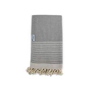 This exclusive hammam towel is ideal to give as a gift or to pamper yourself with a luxurious bathroom set. This item is available in 4 beautiful colors. Drying has never been so nice! Our hammam towels are made of the best cotton. This makes them ideal to use as, for example, a bath towel or as a sauna towel due to the high moisture absorption.<br />The hammam towels are also widely used indoors, for example in the bathroom. Comes with matching pendant.