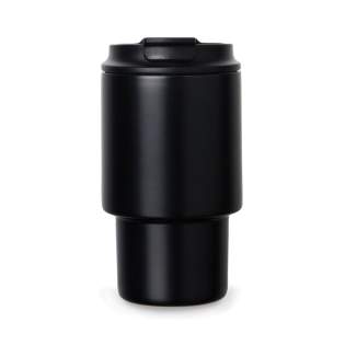 Deze to-go mok is de perfecte keuze voor wie onderweg zowel stijl als functionaliteit wil. Drink via het handige flip‑deksel of haal het deksel eraf en gebruik ‘m als een gewone mok. Dankzij de brede opening is hij achteraf eenvoudig schoon te maken. De mok houdt je drankje tot 12 uur koud of tot 4 uur warm. Niet vaatwasser- of magnetronbestendig, alleen met de hand afwassen.Gecertificeerd volgens de RCS‑norm (Recycled Claim Standard), waarmee wordt gegarandeerd dat de volledige toeleveringsketen van gerecyclede materialen gecertificeerd is. Het totale gerecyclede gehalte is gebaseerd op het totale productgewicht. Dit product bevat 30% RCS‑gecertificeerd gerecycled roestvrij staal.<br /><br />HoursHot: 4<br />HoursCold: 12