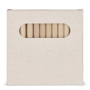 Ein Set mit 12 farbenfrohen Buntstiften, verpackt in einer recycelten Milchkartonschachtel. Dieses Set ist ideal für kreative Projekte zu Hause, in der Schule oder unterwegs und eignet sich perfekt für Kinder und die gerne zeichnen und malen. Kombiniert mit dem Öko-Digitaldruck ist es eine nachhaltige Option, die sowohl Spaß macht als auch umweltbewusst ist. Ein Set mit 12 farbenfrohen Buntstiften, verpackt in einer recycelten Milchkartonschachtel. Dieses Set ist ideal für kreative Projekte zu Hause, in der Schule oder unterwegs und eignet sich perfekt für Kinder und die gerne zeichnen und malen. Kombiniert mit dem Öko-Digitaldruck ist es eine nachhaltige Option, die sowohl Spaß macht als auch umweltbewusst ist.
