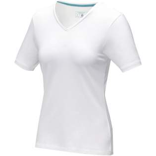 The Kawartha short sleeve women's GOTS organic V-neck t-shirt is a stylish and sustainable choice. Made from 95% GOTS certified organic cotton, with a fabric weight of 200 g/m², this t-shirt is not only good for the environment, but also soft and comfortable to wear. The 5% elastane ensures a soft and stretchy fit. With its V-neck and short sleeves this t-shirt is both sustainable and modern. GOTS certification ensures a 100% certified supply chain from raw material to our printing techniques, making this garment an eco-friendly choice.