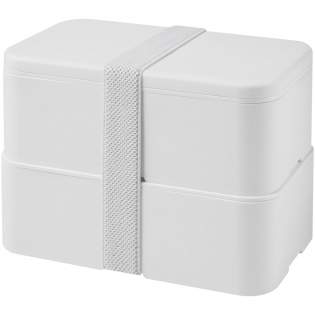 De dubbellaagse lunchtrommel MIYO Pure heeft Biomaster-technologie, die bescherming biedt tegen de groei van schadelijke micro-organismen op de oppervlakken van de lunchtrommel, wat effectief is voor de levensduur van het product zonder de recyclebaarheid aan te tasten. De lunchbox heeft twee lagen van 700 ml. Het deksel wordt op zijn plaats gehouden met een band van gerecycled PET. Magnetronbestendig, vaatwasmachinebestendig, BPA-vrij en volledig recyclebaar. Gemaakt in het Verenigd Koninkrijk en verpakt in een thuiscomposteerbare zak. Personaliseer je MIYO volledig door individuele namen op de deksel te zetten - neem contact met ons op voor meer informatie.