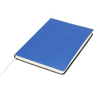 Notitieboek met zachte, flexibele omslag verkrijgbaar in vijf kleuren. Bevat een handig vakje aan de binnenkant van de achterste omslag. Bevat 80 bladen (100g/m2) crèmekleurig gelinieerd papier.