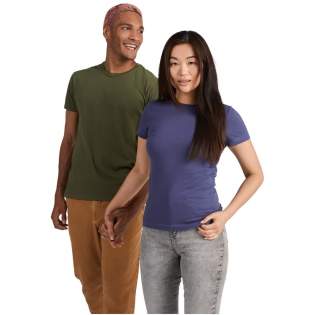 Fitted short-sleeve t-shirt. 1x1 double layer rib crew neck and covered seams from shoulder to shoulder. Side seams. T-shirt available in 21 colours. Removable label. The model is 168 cm and is wearing size S.