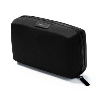 Organise your tech accessories without tangles. This generously sized kit keeps everything smooth and sorted. Fits all your tech accessories in one place. Optimised for larger accessories and extra bits. Zips out flat for easy access. Magnetic slip pocket fits a power bank. Stretch mesh pockets store bits and pieces. Floating wall with elastic cable organiser inside.