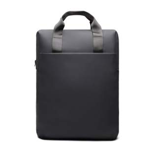 Eine handliche Tasche mit schlankem Design. Kann als Tragetasche oder Rucksack getragen werden. Die Tasche verfügt über eine breite Reißverschlussöffnung zum bequemen Verstauen Ihres Laptops und anderer Wertsachen. Ein Riemen auf der Rückseite ermöglicht das Befestigen an einem Trolley für komfortables Reisen. Außerdem verfügt sie über eine große Fronttasche, eine Innentasche und einen praktischen Flaschenhalter. Zertifiziert nach RCS (Recycled Claim Standard), garantiert diese RCS-Zertifizierung, dass die gesamte Lieferkette der recycelten Materialien zertifiziert ist. Der Gesamtanteil an recyceltem Material basiert auf dem Gesamtgewicht des Produkts. Dieses Produkt enthält 19% RCS-zertifiziert recyceltes Polyester.<br /><br />FitsLaptopTabletSizeInches: 16.0