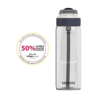 Intelligente und nachhaltige Wasserflasche von Kambukka®. Dank des Spout-Deckels mit Trinktülle und abgewinkeltem Strohhalm müssen Sie den Kopf nicht neigen, um Ihr Getränk zu beenden. Sicher beim Autofahren und einfach zu bedienen bei sportlichen Aktivitäten. Im geschlossenen Zustand ist der Trinkauslauf vor Schmutz geschützt. Schicke und nachhaltige Trinkflasche. • Klares, geruchloses Tritan™ Renew - 50% zertifiziertes Recyclingmaterial • BPA-frei • Auslaufverschluss mit abgewinkeltem Strohhalm • Universalverschluss • hitze- und spülmaschinenfester Verschluss • gebogener Trinkhalm • praktischer Griff • 100% auslaufsicher. LAGERBESTANDSINFORMATION: Bis zu 1.000 Stück innerhalb von 10 Arbeitstagen verfügbar. Ausnahmen vorbehalten.