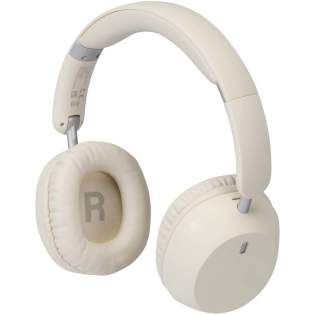 Genießen Sie ein außergewöhnliches Klangerlebnis mit den Hoggar Over-Ear Kopfhörern aus recyceltem Kunststoff. Mit aktiver Geräuschunterdrückung (ANC) und Umgebungsgeräuschunterdrückung (ENC) sorgen sie überall für klaren, immersiven Sound. Die Kopfhörer sind mit eleganten Details gestaltet, zusammenklappbar und werden mit einer Aufbewahrungstasche für einfache Lagerung und Transport geliefert. Verpackung in einer Premium-Geschenkbox.