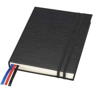 Das Alder A5-Notizbuch besteht aus recyceltem Kunststoff in Lederoptik und enthält 192 Seiten cremefarbenes 80-g/m²-Papier im Tagesplaner-Layout – ideal zum Führen eines Tagebuchs und zur täglichen Organisation. Es ist mit zwei elastischen Bändern, drei farbigen Lesebändchen (schwarz, rot und blau), 200 kleinen Haftnotizen in fünf Farben (je 40 Stück) und einer praktischen Papierstecktasche für lose Zettel ausgestattet. Mit einem geprägten JournalBooks-Logo auf der Rückseite versehen und in einer weißen Papierhülle verpackt.