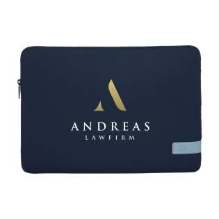 Housse robuste de Case Logic pour ordinateur portable 15,6 pouces. Cette fine housse en polyester est fabriquée à partir de mousse à mémoire de forme haut de gamme (6 mm d'épaisseur), elle offre ainsi une protection optimale. La doublure intérieure douce et moelleuse protège l'ordinateur portable des rayures. La housse possède une ouverture pratique asymétrique avec fermeture éclair. Housse robuste de Case Logic pour ordinateur portable 15,6 pouces. Cette fine housse en polyester est fabriquée à partir de mousse à mémoire de forme haut de gamme (6 mm d'épaisseur), elle offre ainsi une protection optimale. La doublure intérieure douce et moelleuse protège l'ordinateur portable des rayures. La housse possède une ouverture pratique asymétrique avec fermeture éclair.
