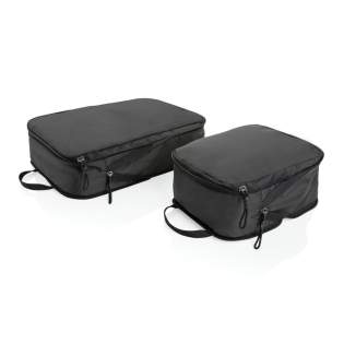 Ein Set aus 2 Packwürfeln aus 100% RPET, die sich ausdehnen und zusammendrücken lassen, um den Packraum zu optimieren, hilft Ihnen, effizienter zu packen und organisiert zu bleiben. Mit AWARE™-Tracer, der die tatsächliche Verwendung von recyceltem Polyester bestätigt. Der kleine Packwürfel hat aufgefaltet eine Größe von 25 x 18 x 10cm ( 4,5 Liter Volumen). Der größere Packwürfel hat aufgefaltet eine Größe von 36 x 25 x 10cm ( 9 Liter Volumen).<br /><br />PVC free: true Ein Set aus 2 Packwürfeln aus 100% RPET, die sich ausdehnen und zusammendrücken lassen, um den Packraum zu optimieren, hilft Ihnen, effizienter zu packen und organisiert zu bleiben. Mit AWARE™-Tracer, der die tatsächliche Verwendung von recyceltem Polyester bestätigt. Der kleine Packwürfel hat aufgefaltet eine Größe von 25 x 18 x 10cm ( 4,5 Liter Volumen). Der größere Packwürfel hat aufgefaltet eine Größe von 36 x 25 x 10cm ( 9 Liter Volumen).<br /><br />PVC free: true
