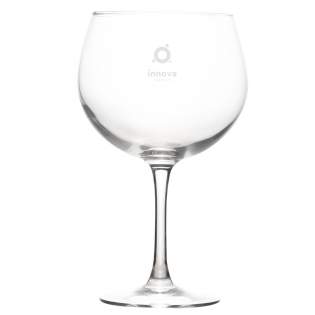Modern and timeless cocktail-gin glass. Enjoy every moment together with this hospitality quality glass. Ideal for parties or for a casual a weekday drink. This glass is strong but still highly transparent. Capacity 700 ml.