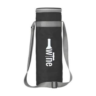 Koeltas van 600D RPET polyester. Geschikt voor flessen tot 1,5 liter. Met verstelbare draagriem. GRS-gecertificeerd. Totaal gerecycled materiaal: 51%. Koeltas van 600D RPET polyester. Geschikt voor flessen tot 1,5 liter. Met verstelbare draagriem. GRS-gecertificeerd. Totaal gerecycled materiaal: 51%.