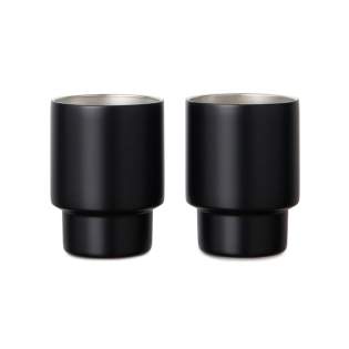 Geniet van elke slok met de Nagano-mok, zorgvuldig vervaardigd van RCS‑gecertificeerd gerecycled roestvrij staal. Deze mok combineert eenvoud met een moderne twist en belichaamt de essentie van Scandinavisch design. Met zijn handige formaat (16 ml) en stapelbare vorm is hij perfect voor dagelijks gebruik en gemakkelijk op te bergen. De dubbelwandige constructie helpt de temperatuur van je drankje langer vast te houden. Niet vaatwasser- of magnetronbestendig, alleen met de hand afwassen.Gecertificeerd volgens de RCS‑norm (Recycled Claim Standard), waarmee wordt gegarandeerd dat de volledige toeleveringsketen van gerecyclede materialen gecertificeerd is. Het totale gerecyclede gehalte is gebaseerd op het totale productgewicht. Dit product bevat 40% RCS‑gecertificeerd gerecycled roestvrij staal.<br /><br />HoursHot: 1<br />HoursCold: 3
