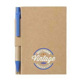 Milieuvriendelijk, mini notitieboekje van gerecycled materiaal, met ca. 80 vel/160 pagina's crèmekleurig, gelinieerd papier, een kartonnen omslag en gebonden rug. Incl. blauwschrijvende balpen.