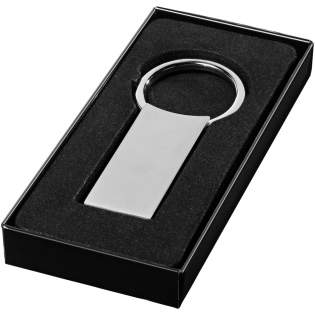 Porte-clés classique avec fermeture cachée. Présenté dans un coffret cadeau noir.