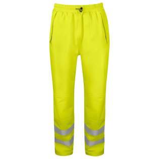 • wind- en waterdichte, ademende regenbroek met getapete naden<br />• elastische taille met trekkoord<br />• zijzakken aan beide kanten<br />• ritssluitingen met flap aan de zijkanten<br />• aanpasbare wijdte met velcro<br />• lange ritssluitingen bedekt met flap aan de achterkant om makkelijk de regenbroek over een andere broek te trekken  (bv: 35cm in maat L)