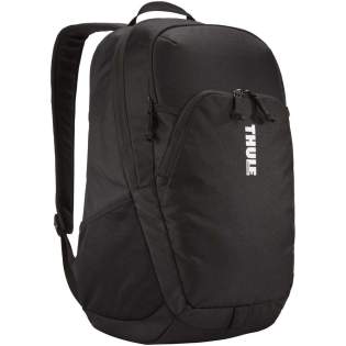 Der Thule Achieve Laptoprucksack bietet eine gepolsterte Laptophülle mit SafeEdge-Konstruktion zum Schutz eines 15" MacBook oder 15,6" PC. Zusätzlich ist Platz für ein 10,1' Tablet in einer separaten Schutzhülle. Sonnenbrille, Handy oder andere Wertsachen sind in der gepolsterten, weich gefütterten Außentasche mit Reißverschlussfach sicher aufgehoben. Dank der Schnellzugrifftasche mit Reißverschlussfach und der Netztasche mit Stiftehalter und Schlüsselanhänger können Kleinigkeiten übersichtlich verstaut werden. Der Rucksack verfügt über zwei seitliche Netztaschen, ein gepolstertes Rückenteil mit Belüftungskanälen und Tragegriffe aus Gurtband für einen bequemen Transport.