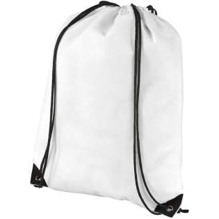 The Evergreen backpack is a great option when looking for a bag that works well as an easy-to-handle gift to promote any brand or marketing campaign. The lightweight backpack is budget-friendly and has a drawstring design suitable for easy carrying over the shoulder or as a backpack. The bag is made from 80 g/m² PP plastic, has a large main compartment and leaves enough space on the exterior to display any logo or other messages. 