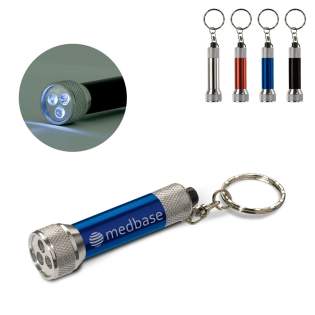 Lampe torche métal incluant trois LED et attache porte-clés. Piles incluses.