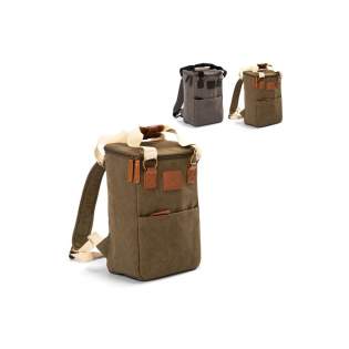 Orrefors Hunting canvas cooler bag. Stylish compact backpack cooler bag made of sturdy canvas, large main compartment and three smaller pockets for accessories. Exterior of durable canvas fabric with sturdy adjustable back straps. Orrefors Hunting cooler bags distinguish themselves as solid and sturdy quality products that you can use anywhere and anytime, designed for people who like to be outdoors and in nature.