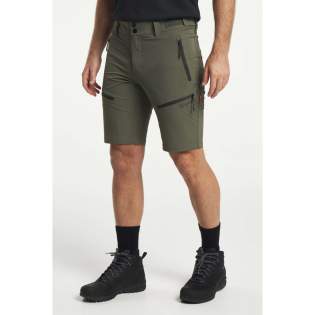 Deze zeer comfortabele, stijlvolle wandelshort voor dagelijks gebruik is gemaakt van duurzaam 4-way stretchmateriaal en is ontworpen voor dagelijkse buitenactiviteiten zoals vissen, wandelen, jagen of gewoon een uitstapje naar de stad. Door het comfortabele stretchmateriaal is hij zeer comfortabel om te dragen en gemakkelijk in te pakken. Voorzien van vier zakken met ritssluiting met ruimte voor essentiële spullen zoals je telefoon en portemonnee. Nauwsluitende pasvorm: kies een maat groter voor een meer relaxte pasvorm. De TXlite-serie van Tenson bestaat uit lichtgewicht, opvouwbare, alledaagse outdoorkleding gemaakt voor avontuurlijke reizen. Wordt geleverd in een PFC-vrije waterafstotende afwerking. Deze zeer comfortabele, stijlvolle wandelshort voor dagelijks gebruik is gemaakt van duurzaam 4-way stretchmateriaal en is ontworpen voor dagelijkse buitenactiviteiten zoals vissen, wandelen, jagen of gewoon een uitstapje naar de stad. Door het comfortabele stretchmateriaal is hij zeer comfortabel om te dragen en gemakkelijk in te pakken. Voorzien van vier zakken met ritssluiting met ruimte voor essentiële spullen zoals je telefoon en portemonnee. Nauwsluitende pasvorm: kies een maat groter voor een meer relaxte pasvorm. De TXlite-serie van Tenson bestaat uit lichtgewicht, opvouwbare, alledaagse outdoorkleding gemaakt voor avontuurlijke reizen. Wordt geleverd in een PFC-vrije waterafstotende afwerking.