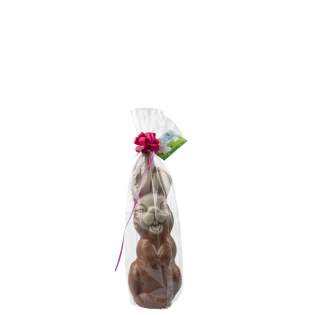 Melkchocolade paashaas ca. 950 gram voorzien van een strik in assorti kleuren en een dubbelzijdig full colour bedrukt kaartje Melkchocolade paashaas ca. 950 gram voorzien van een strik in assorti kleuren en een dubbelzijdig full colour bedrukt kaartje