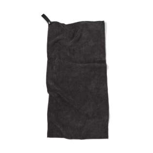 Fabriquée en microfibre et en bouteilles PET partiellement recyclées. Légère et compacte. Sa structure unique en tissu éponge peut absorber plus d'eau et sèche trois fois plus vite qu'une serviette traditionnelle. Idéale pour les activités de plein air, le sport et les voyages. Cette taille est excellente pour une utilisation en salle de sport. Trois bouteilles PET recyclées ont été utilisées pour fabriquer cette serviette. Fabriqué avec 50% de matériaux recyclés certifiés GRS. La certification GRS garantit une chaîne d'approvisionnement entièrement certifiée pour les matériaux recyclés. Contenu recyclé sur la base du poids total de l'article. Fabriquée en microfibre et en bouteilles PET partiellement recyclées. Légère et compacte. Sa structure unique en tissu éponge peut absorber plus d'eau et sèche trois fois plus vite qu'une serviette traditionnelle. Idéale pour les activités de plein air, le sport et les voyages. Cette taille est excellente pour une utilisation en salle de sport. Trois bouteilles PET recyclées ont été utilisées pour fabriquer cette serviette. Fabriqué avec 50% de matériaux recyclés certifiés GRS. La certification GRS garantit une chaîne d'approvisionnement entièrement certifiée pour les matériaux recyclés. Contenu recyclé sur la base du poids total de l'article.