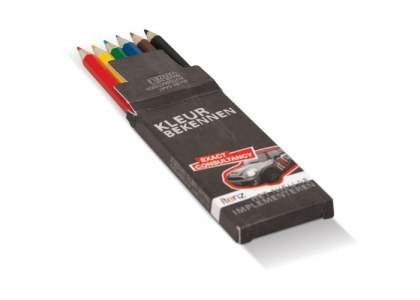 6 crayons de couleurs dans une boîte pouvant être totalement personnalisée.