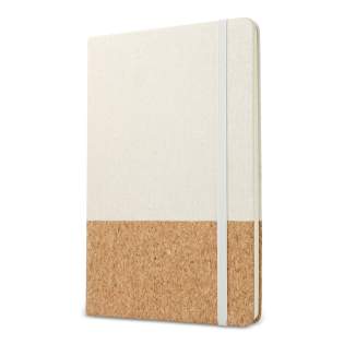 Ce carnet a une couverture en coton et liège avec 80 feuilles de papier lignées de 70g/m² certifiées FSC. Il est doté d'un élastique de fermeture et d'un ruban marque-page pour plus de commodité. Ce carnet a une couverture en coton et liège avec 80 feuilles de papier lignées de 70g/m² certifiées FSC. Il est doté d'un élastique de fermeture et d'un ruban marque-page pour plus de commodité.