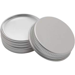 Baume à lèvres à l'arôme de vanille pour garder les lèvres humides et les protéger du soleil (SPF 15). Le tube est en aluminium. Baume à lèvres à l'arôme de vanille pour garder les lèvres humides et les protéger du soleil (SPF 15). Le tube est en aluminium.