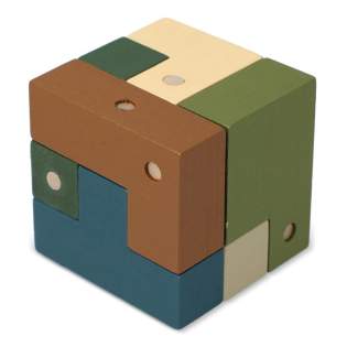 Découvrez le jeu de cube en bois InSideOut ! Ce jeu de réflexion intelligent commence par l'enlèvement de la goupille lâche au milieu, après quoi le cube peut être démonté en plusieurs grandes pièces. Mais attention, les goupilles en bois font de l'assemblage un casse-tête difficile. Avez-vous reconstitué le cube ? Vous disposez alors non seulement d'un bel objet décoratif, mais aussi d'un jeu prêt à relever le prochain défi. Le jeu de cube InSideOut s'adresse aux jeunes et aux moins jeunes et permet de s'amuser tout en faisant travailler ses méninges. Lancez un défi à votre famille et à vos amis : qui est le plus rapide à reconstituer le cube ? Pour une touche personnelle, un logo peut même être imprimé sur l'une des pièces. Un cadeau idéal ou un objet qui attire l'attention à la maison ou au bureau !
Découvrez le jeu de cube en bois InSideOut ! Ce jeu de réflexion intelligent commence par l'enlèvement de la goupille lâche au milieu, après quoi le cube peut être démonté en plusieurs grandes pièces. Mais attention, les goupilles en bois font de l'assemblage un casse-tête difficile. Avez-vous reconstitué le cube ? Vous disposez alors non seulement d'un bel objet décoratif, mais aussi d'un jeu prêt à relever le prochain défi. Le jeu de cube InSideOut s'adresse aux jeunes et aux moins jeunes et permet de s'amuser tout en faisant travailler ses méninges. Lancez un défi à votre famille et à vos amis : qui est le plus rapide à reconstituer le cube ? Pour une touche personnelle, un logo peut même être imprimé sur l'une des pièces. Un cadeau idéal ou un objet qui attire l'attention à la maison ou au bureau !