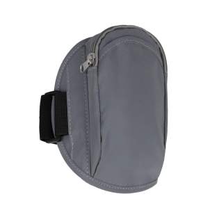 Un brassard de sport avec pochette pour les objets de valeur, fabriqué à partir de matériaux réfléchissants pour une meilleure visibilité sur la route. Adapté à la plupart des smartphones, il est de taille ajustable, ce qui le rend idéal pour les hommes et les femmes.
Un brassard de sport avec pochette pour les objets de valeur, fabriqué à partir de matériaux réfléchissants pour une meilleure visibilité sur la route. Adapté à la plupart des smartphones, il est de taille ajustable, ce qui le rend idéal pour les hommes et les femmes.