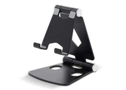 A must have on every desk! Ideal when making video calls from your phone. Adjustable to any height and angle, whenever you want. This aluminum smartphone stand features non-slip pads. Moreover, the open design allows you to connect your earbuds, headphones and charging cable.