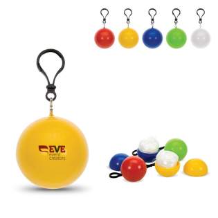 Porte-clés boule avec poncho. Toujours pratique il vous permet de vous abriter en cas de pluie.