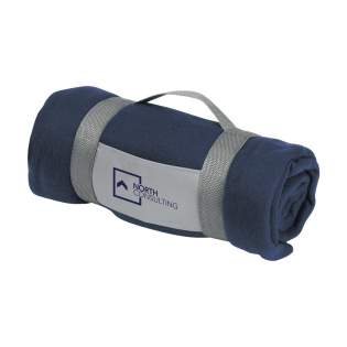 Decke aus 100% Fleece (180 g/m²). Mit praktischer Trageschlaufe. Maße aufgeklappt 150 x 120 cm. Decke aus 100% Fleece (180 g/m²). Mit praktischer Trageschlaufe. Maße aufgeklappt 150 x 120 cm.