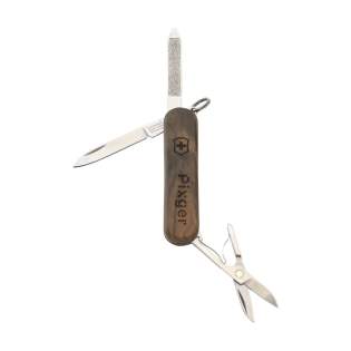 Couteau Suisse original Victorinox avec manche en noyer. Chaque couteau est unique grâce au veinage naturel du bois. Les plaquettes intermédiaires sont en aluminium anodisé dur et les outils sont en acier 100 % recyclé. 3 pièces avec 5 fonctions : couteau, lime avec tournevis, ciseaux et porte-clés. Comprend un mode d'emploi et une garantie à vie contre les défauts de matériaux et de fabrication. Victorinox est le symbole mondial de qualité, fiabilité, fonctionnalité et perfection. Attention, la législation en vigueur s'applique concernant la possession et / ou le transport de couteaux ou d'outils multifonctions en public. Emballage par pièce. Couteau Suisse original Victorinox avec manche en noyer. Chaque couteau est unique grâce au veinage naturel du bois. Les plaquettes intermédiaires sont en aluminium anodisé dur et les outils sont en acier 100 % recyclé. 3 pièces avec 5 fonctions : couteau, lime avec tournevis, ciseaux et porte-clés. Comprend un mode d'emploi et une garantie à vie contre les défauts de matériaux et de fabrication. Victorinox est le symbole mondial de qualité, fiabilité, fonctionnalité et perfection. Attention, la législation en vigueur s'applique concernant la possession et / ou le transport de couteaux ou d'outils multifonctions en public. Emballage par pièce.