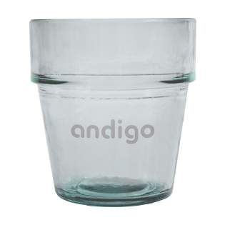 WoW! Rustikales Wasserglas. Hergestellt aus 100% recyceltem, robustem Qualitätsglas. Ein stapelbares Design für eine einfache und platzsparende Aufbewahrung. Die blaugrüne Färbung des Glases ist ein natürliches Merkmal von recyceltem Glas. Die Farbe und mögliche Unvollkommenheiten unterstreichen die Schönheit der Imperfektion und tragen zur Authentizität dieses Produkts bei. Recycling reduziert den Verbrauch von neuen Rohstoffen, Wasser und Energie. Farbe, Dicke und Größe können von Produkt zu Produkt variieren. Made in Spain. Fassungsvermögen: 270 ml. WoW! Rustikales Wasserglas. Hergestellt aus 100% recyceltem, robustem Qualitätsglas. Ein stapelbares Design für eine einfache und platzsparende Aufbewahrung. Die blaugrüne Färbung des Glases ist ein natürliches Merkmal von recyceltem Glas. Die Farbe und mögliche Unvollkommenheiten unterstreichen die Schönheit der Imperfektion und tragen zur Authentizität dieses Produkts bei. Recycling reduziert den Verbrauch von neuen Rohstoffen, Wasser und Energie. Farbe, Dicke und Größe können von Produkt zu Produkt variieren. Made in Spain. Fassungsvermögen: 270 ml.