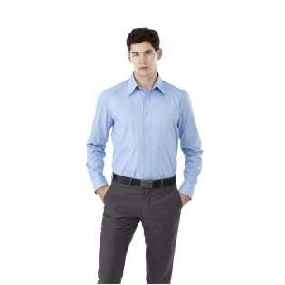 La chemise extensible à manches longues Hamell pour homme est une combinaison idéale de style et de confort. Cette chemise tissée se compose d'une popeline légère composée de 97 % de coton et de 3 % d'élasthanne. La popeline est connue pour son tissage serré, qui lui confère une durabilité exceptionnelle tout en conservant une texture douce et lisse sur la peau. Cela signifie que la chemise Hamell n'est pas seulement confortable à porter, mais qu'elle résiste également à l'usure quotidienne, garantissant ainsi une utilisation durable. L'extensibilité supplémentaire offre une liberté de mouvement ultime, garantissant un confort optimal tout au long de la journée. Son col boutonné caché ajoute de la sophistication tout en conservant un look épuré. 