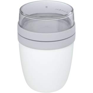 Lunchpot met twee verschillende vakken om de verschillende ingrediënten gescheiden te houden. Beide vakken hebben een aparte deksel en blijven daarom schoon. De inhoud van de bovenste transparante box is 200 ml, wat betekent dat het ongeveer 75 gram vast voedsel kan bevatten. De capaciteit van de onderste box bedraagt 500 ml. Gemaakt van duurzaam materiaal en kan worden gebruikt in de vriezer, de magnetron (verwijder het deksel) en vaatwasser. De bovenste transparante box mag niet in de magnetron worden gebruikt. Lekvrij. BPA-vrij. 2 jaar Mepal garantie. Lunchpot met twee verschillende vakken om de verschillende ingrediënten gescheiden te houden. Beide vakken hebben een aparte deksel en blijven daarom schoon. De inhoud van de bovenste transparante box is 200 ml, wat betekent dat het ongeveer 75 gram vast voedsel kan bevatten. De capaciteit van de onderste box bedraagt 500 ml. Gemaakt van duurzaam materiaal en kan worden gebruikt in de vriezer, de magnetron (verwijder het deksel) en vaatwasser. De bovenste transparante box mag niet in de magnetron worden gebruikt. Lekvrij. BPA-vrij. 2 jaar Mepal garantie.